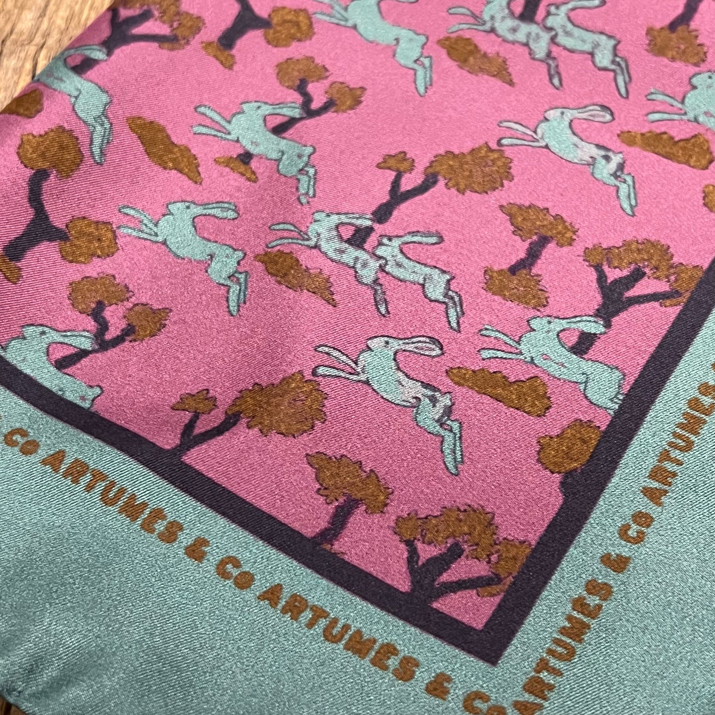 Pochette Soidatour madder imprimé bouquins - vieux rose sauge